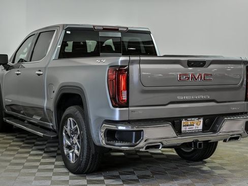 New 2026 GMC Sierra 1500 SLT image 4