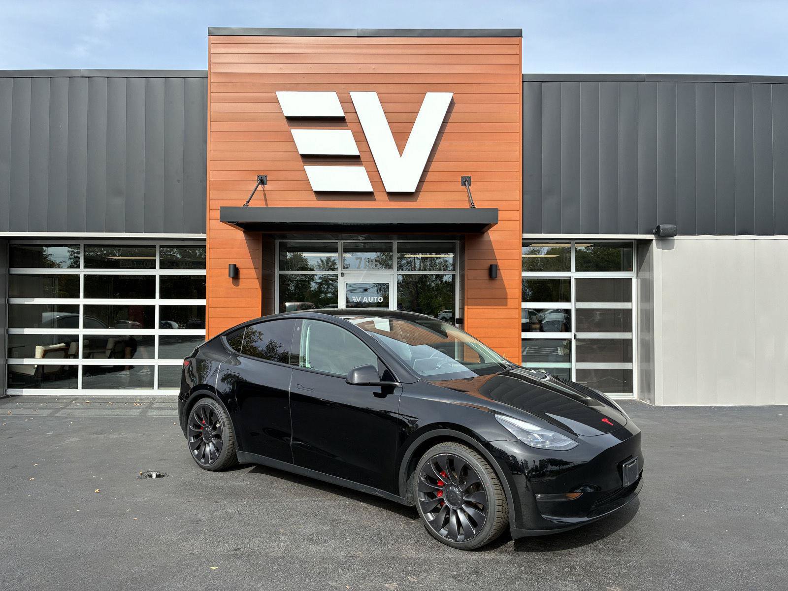 Used 2023 Tesla Model Y Performance AWD/4WD image 1