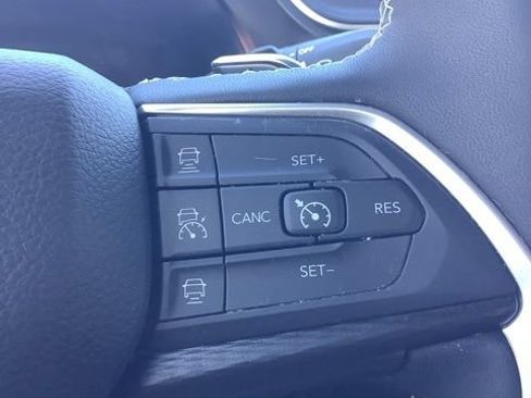 Used 2024 Jeep Grand Cherokee Altitude AWD/4WD image 32