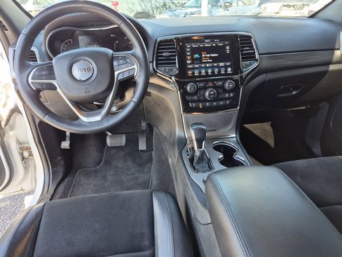 Used 2022 Jeep Grand Cherokee Laredo X image 18