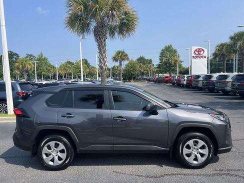 Used 2022 Toyota RAV4 LE FWD image 11