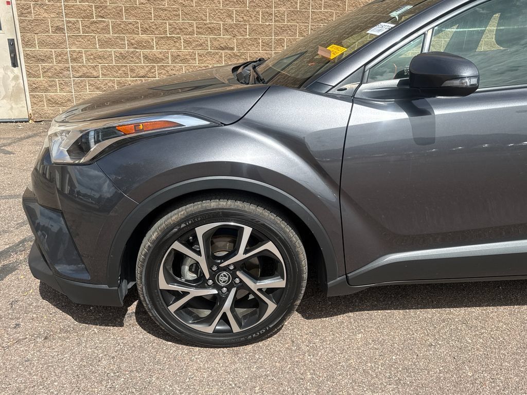 Used 2019 Toyota C-HR XLE FWD image 35
