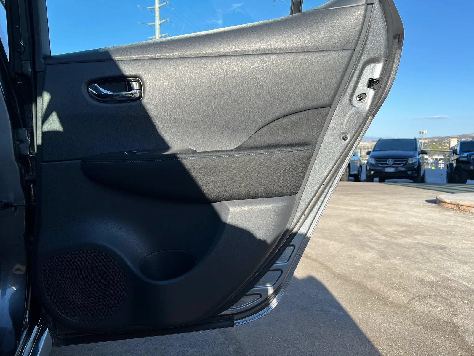 Used 2025 Nissan Leaf S FWD image 27
