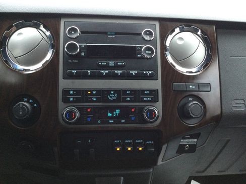 Used 2012 Ford F250 Lariat w/ Lariat Interior Pkg image 11