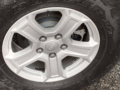 Used 2018 Jeep Wrangler Sport AWD/4WD image 28