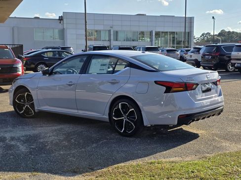 New 2025 Nissan Altima 2.5 SR w/ SR Premium Package FWD image 5