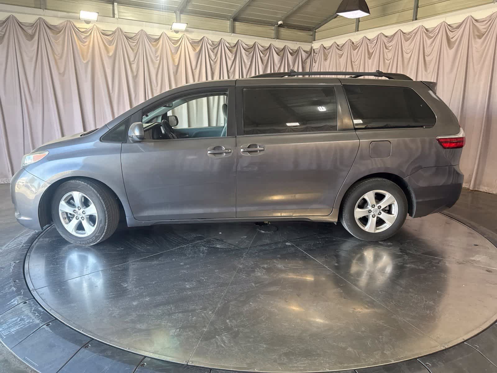 Used 2016 Toyota Sienna LE FWD image 7