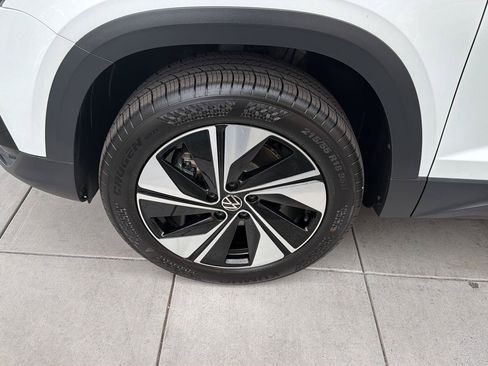 Certified 2023 Volkswagen Taos SE AWD/4WD image 9