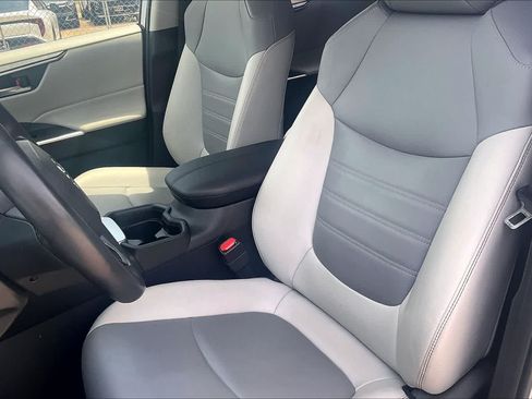 Used 2020 Toyota RAV4 XLE Premium AWD/4WD image 10