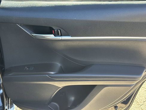 Used 2022 Toyota Camry SE image 16