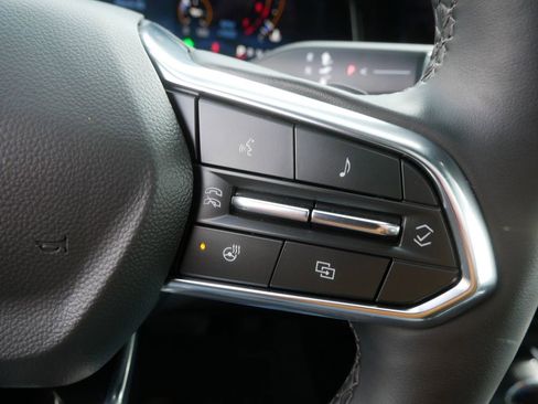 Used 2025 Chevrolet Suburban High Country image 23