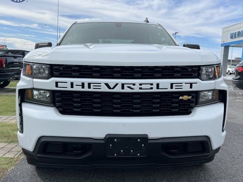 Used 2020 Chevrolet Silverado 1500 Custom w/ Custom Value Package image 3