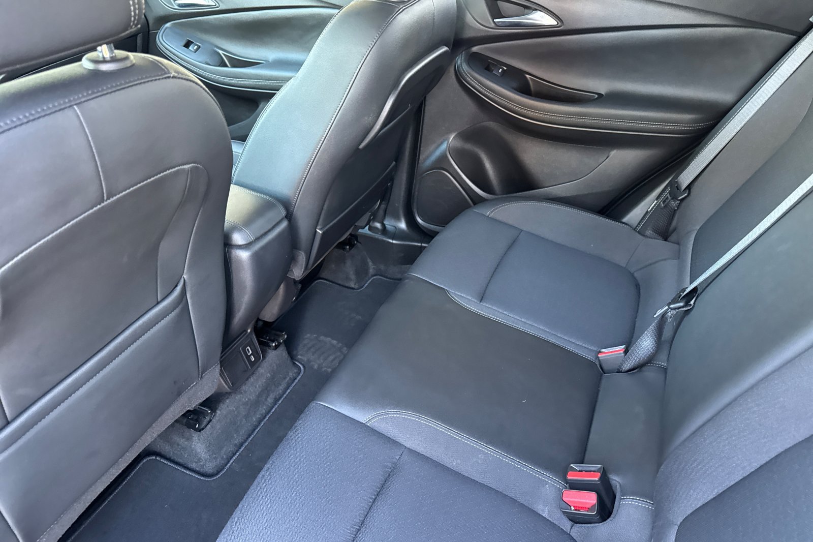Used 2023 Buick Encore GX Preferred w/ Cold Weather Comfort Package FWD image 14