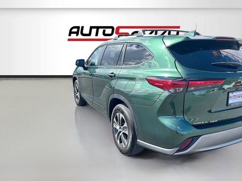 Used 2023 Toyota Highlander XLE w/ Protection Package #3 (TMS) FWD image 5