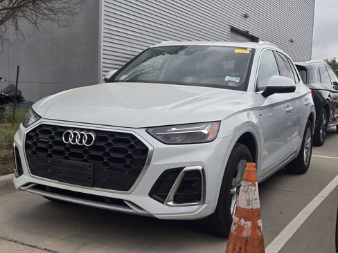 Certified 2023 Audi Q5 2.0T Premium w/ Convenience Package image 6