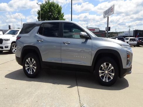 Used 2026 Chevrolet Equinox LT FWD image 5