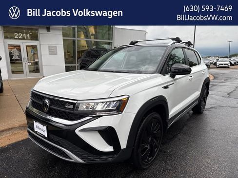 Used 2024 Volkswagen Taos SE w/ Panoramic Sunroof Package AWD/4WD image 1