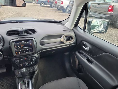 Used 2023 Jeep Renegade Latitude AWD/4WD image 14