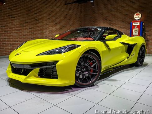 Used 2024 Chevrolet Corvette Z06 RWD image 2