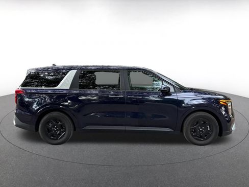 Used 2026 Kia Carnival FWD image 8