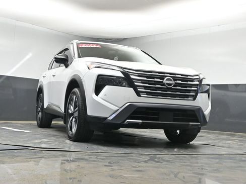 Used 2024 Nissan Rogue SL w/ SL Premium Package image 35