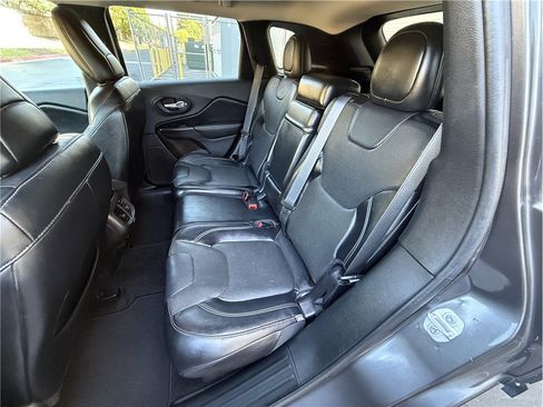Used 2015 Jeep Cherokee Limited w/ Luxury Group FWD image 18
