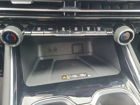 Used 2026 Chevrolet Traverse LT AWD/4WD image 33