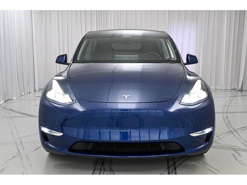 Used 2023 Tesla Model Y Performance AWD/4WD image 3