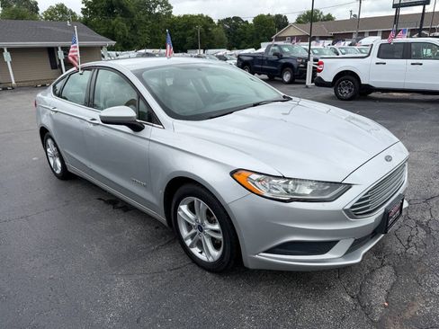Used 2018 Ford Fusion S FWD image 4