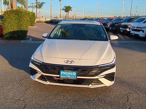 Used 2025 Hyundai Elantra SEL FWD image 3