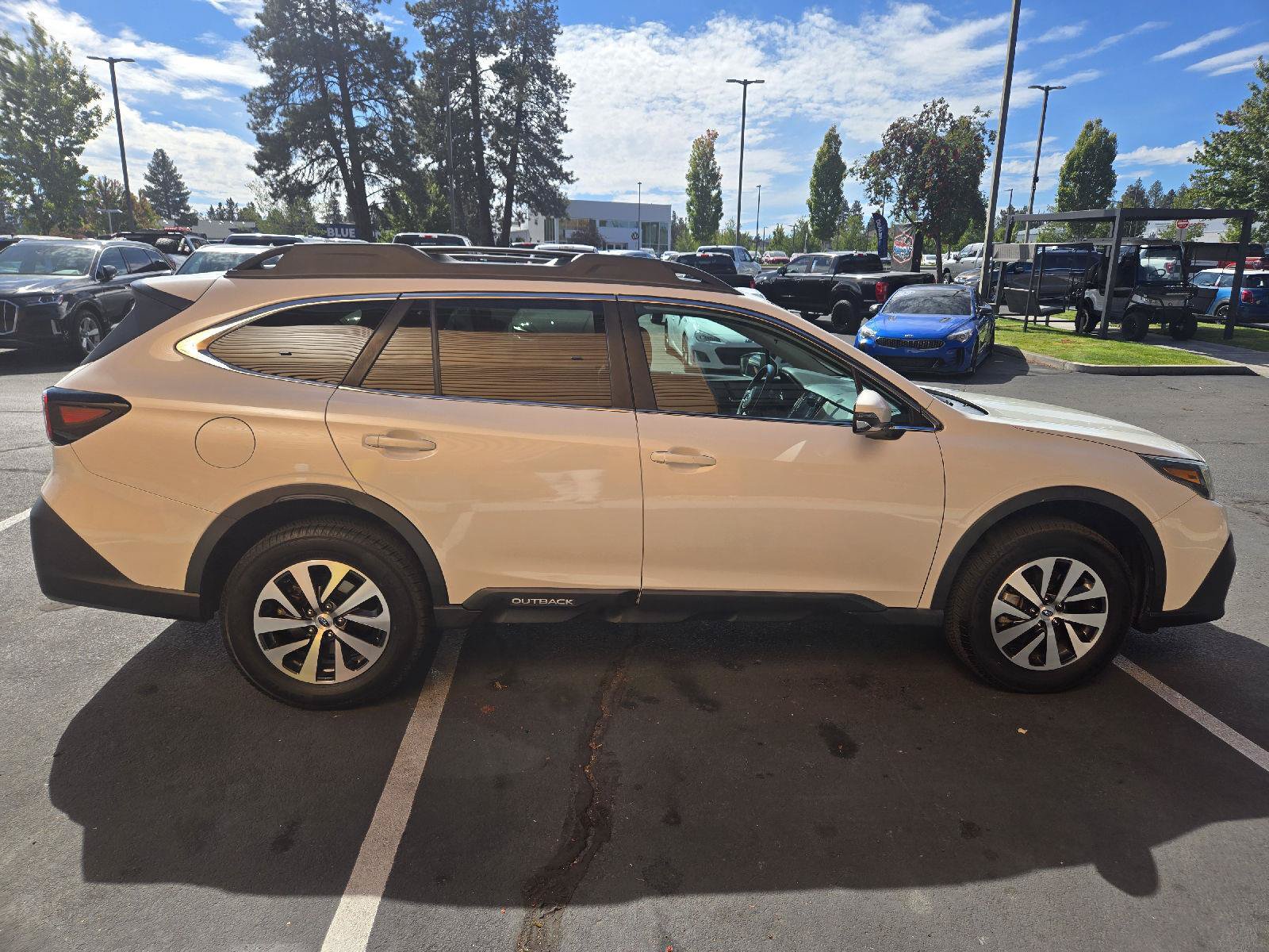 Used 2022 Subaru Outback Premium AWD/4WD image 6