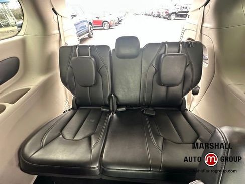Used 2024 Chrysler Pacifica Touring-L image 7