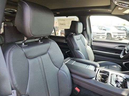 New 2026 Jeep Grand Wagoneer Limited AWD/4WD image 12