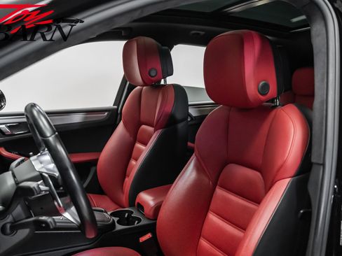 Used 2020 Porsche Macan Turbo image 23