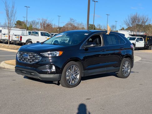 Certified 2022 Ford Edge Titanium w/ Class II Trailer Tow Package image 8