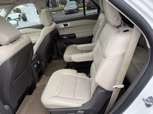 Used 2020 Ford Explorer Platinum w/ Premium Technology Package image 12