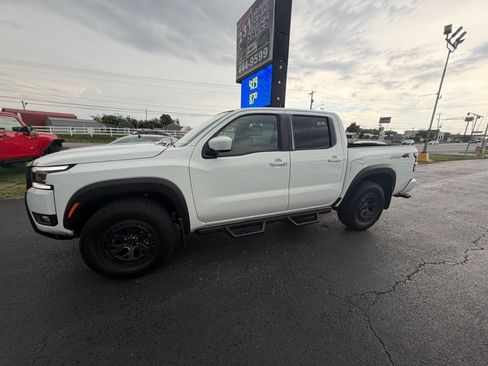 Used 2025 Nissan Frontier PRO-4X AWD/4WD image 7