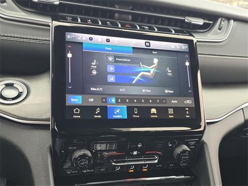 New 2025 Jeep Grand Cherokee L Limited image 12