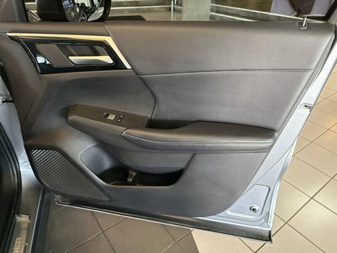 Used 2024 Mitsubishi Outlander SE Black Edition image 34