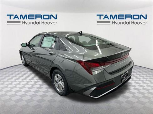 New 2026 Hyundai Elantra SE image 3