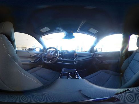 Used 2025 Chevrolet Equinox LT image 42