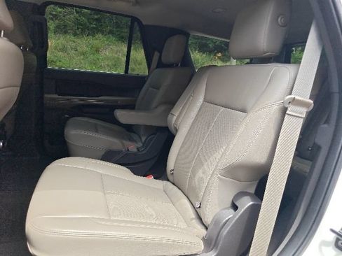 Used 2020 Ford Expedition XLT w/ Equipment Group 202A AWD/4WD image 8