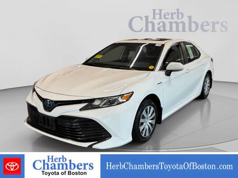 Used 2020 Toyota Camry LE w/ Sunroof Package FWD image 11