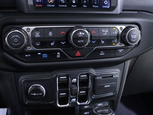 Used 2023 Jeep Wrangler Sahara w/ Cold Weather Group image 29