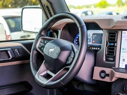 Used 2024 Ford Bronco Wildtrak AWD/4WD image 12