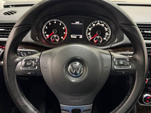 Used 2015 Volkswagen Passat 1.8T SEL Premium image 15