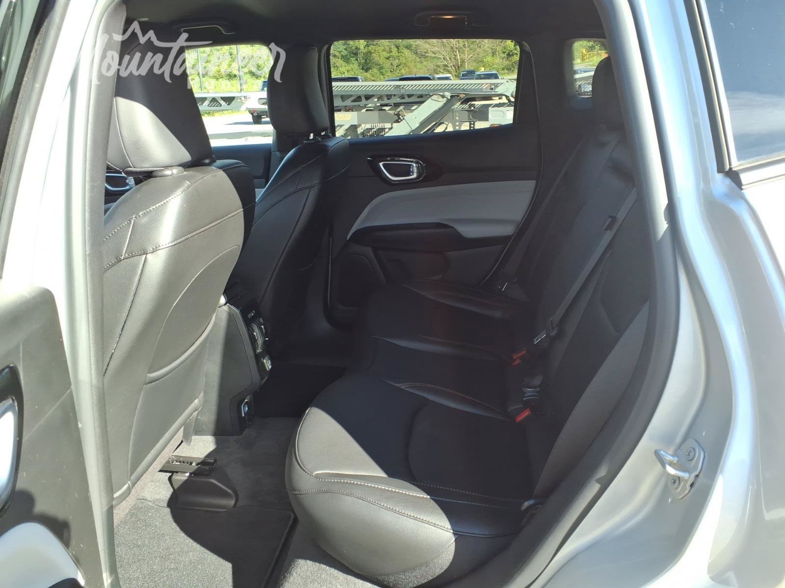 Used 2024 Jeep Compass Limited AWD/4WD image 16