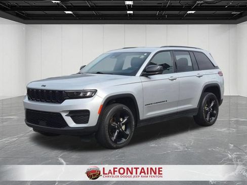 Used 2024 Jeep Grand Cherokee Altitude AWD/4WD image 1