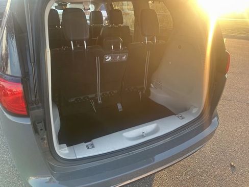 Used 2020 Chrysler Pacifica Touring-L Plus w/ Advanced Safetytec Group image 8