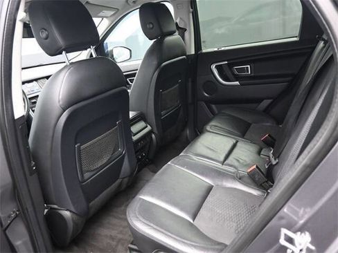 Used 2017 Land Rover Discovery Sport SE image 9